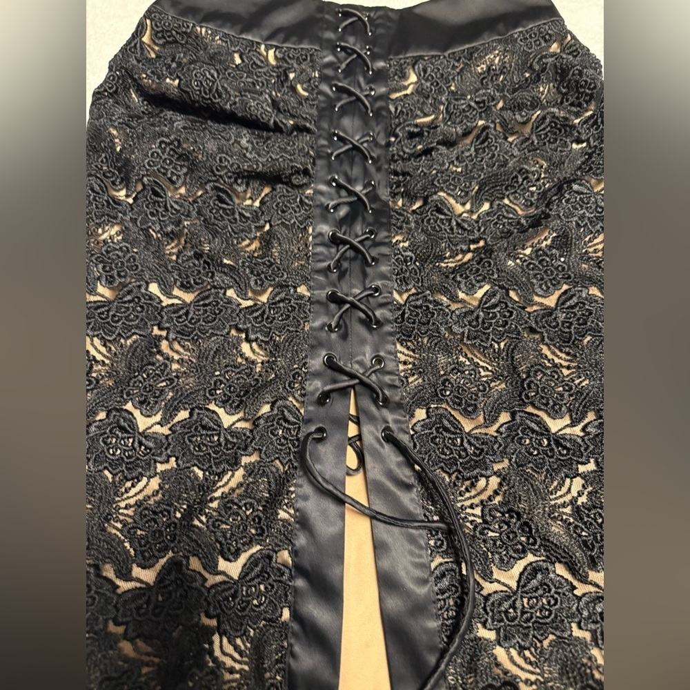 Vintage Bebe Black and Nude Skirt